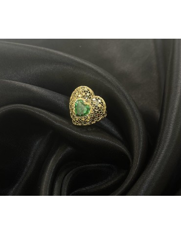Szív alakú gyűrű zöld kővel